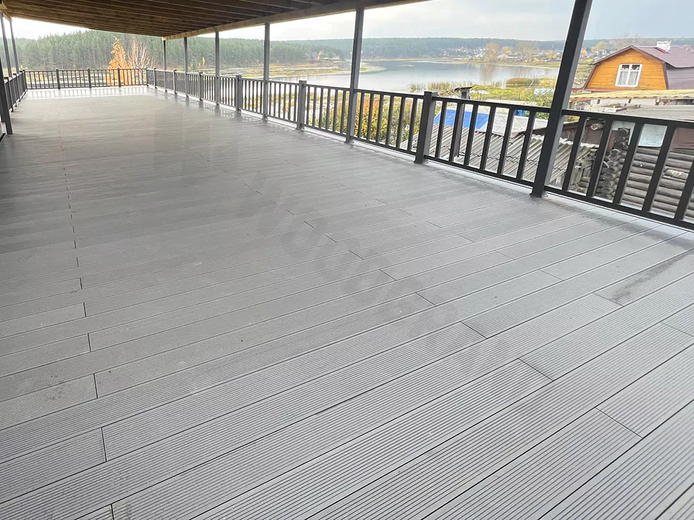 Терраса, пристроенная к дому